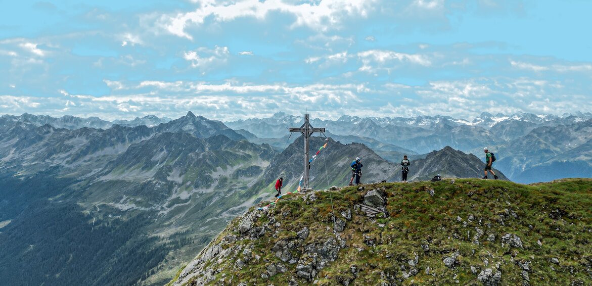 Gipfel von der Ferne am Klettersteig Hochjoch in der Silvretta Montafon. | © Silvretta Montafon - Vanessa Strauch