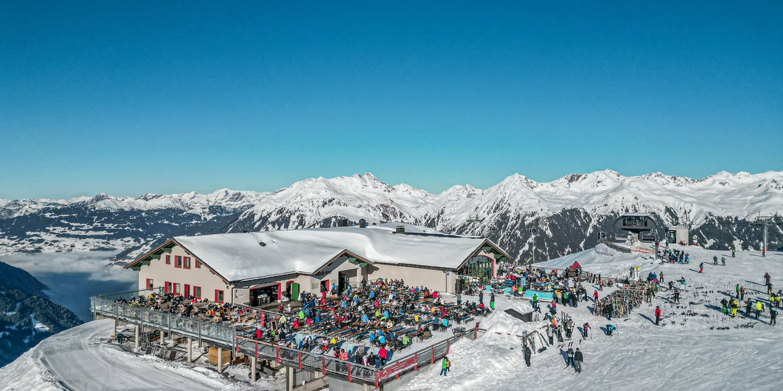 Die Bella Nova mitten im Skigebiet an der Valisera Bahn Bergstation in der Silvretta Montafon. | © Silvretta Montafon - Vanessa Strauch