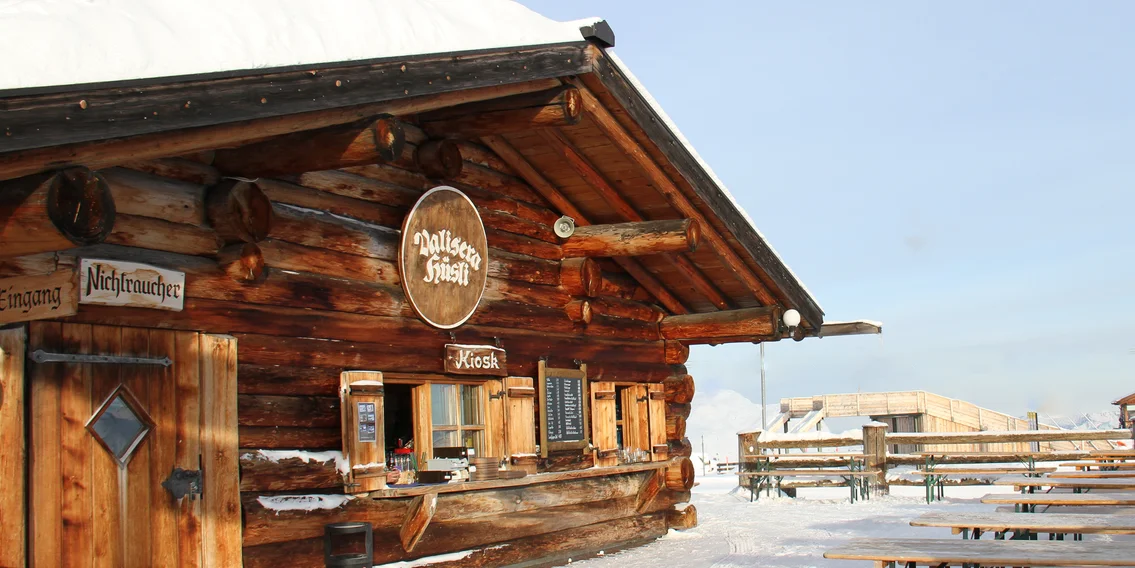 Das Valisera Hüsli mit Terrasse im Skigebit Silvretta Montafon. | © Silvretta Montafon - Jutta Detjen