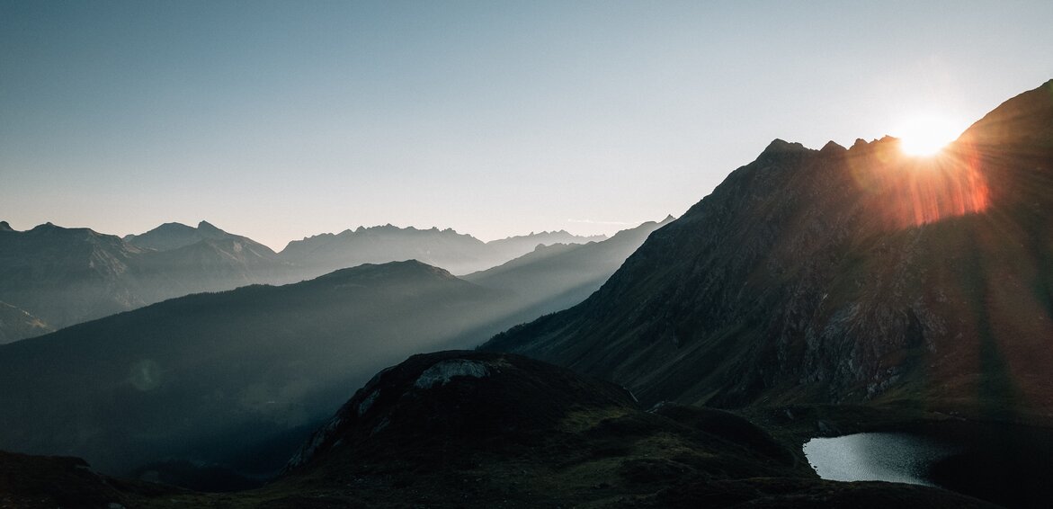 Ein stimmungsvoller Sonnenuntergang im Seetal am Hochjoch in der Silvretta Montafon. | ©  Silvretta Montafon - Moritz Hübner