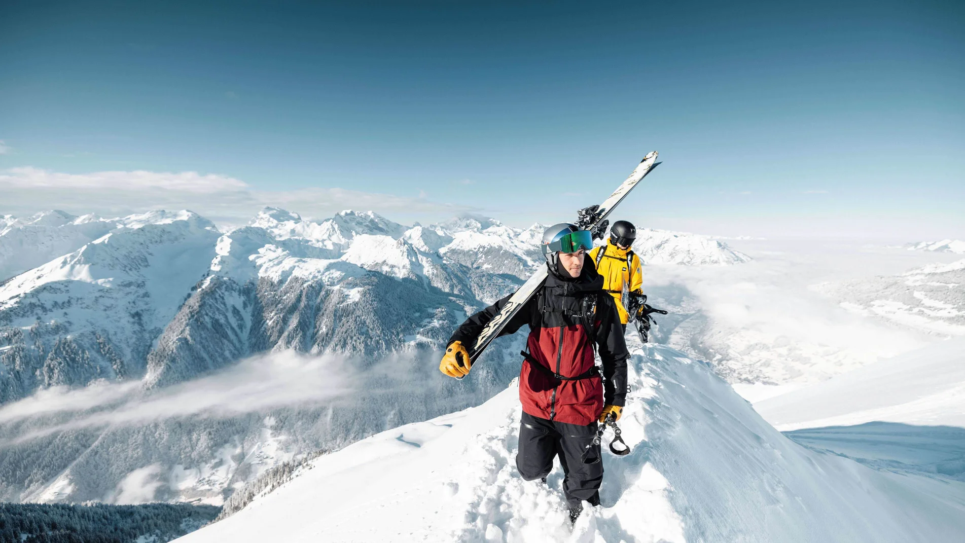 Zwei Freerider am Gipfel nach dem Aufstieg in der Silvretta Montafon. | © Silvretta Montafon - Mathäus Gartner