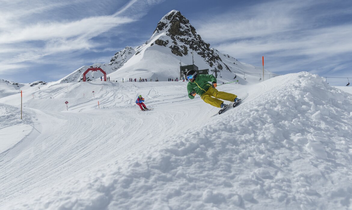  Zwei Männer fahren auf den Ski im Freeride Cross in der Silvretta Montafon | © Silvretta Montafon - Martin Erd