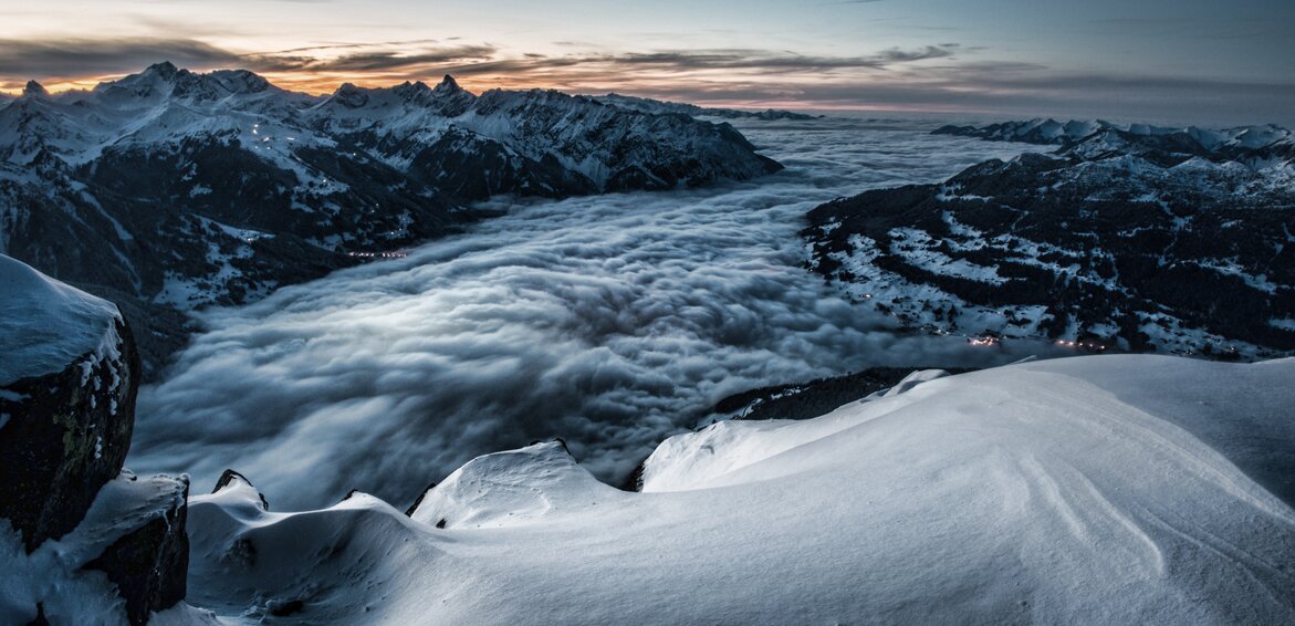 Schneelandschaft am Abend mit Blick über das ganze Montafon | © Silvretta Montafon - Daniel Hug