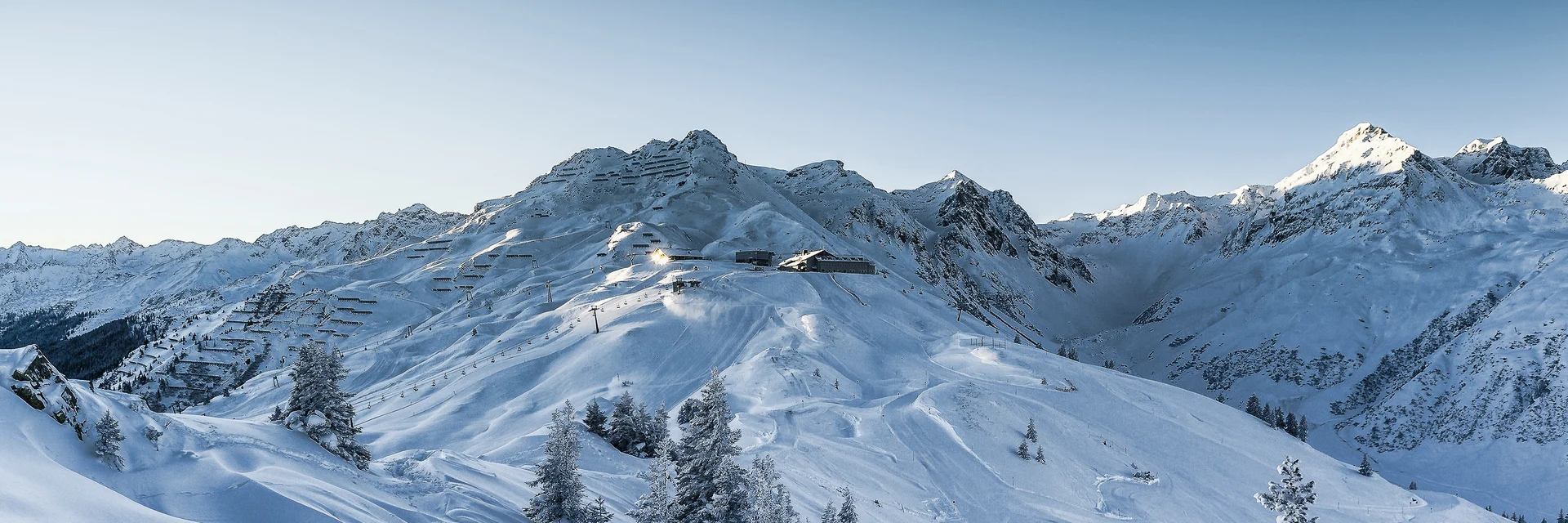 Blick auf die Nova Stoba im Winter mit Skipisten und viel Schnee | © Silvretta Montafon - Stefan Kothner