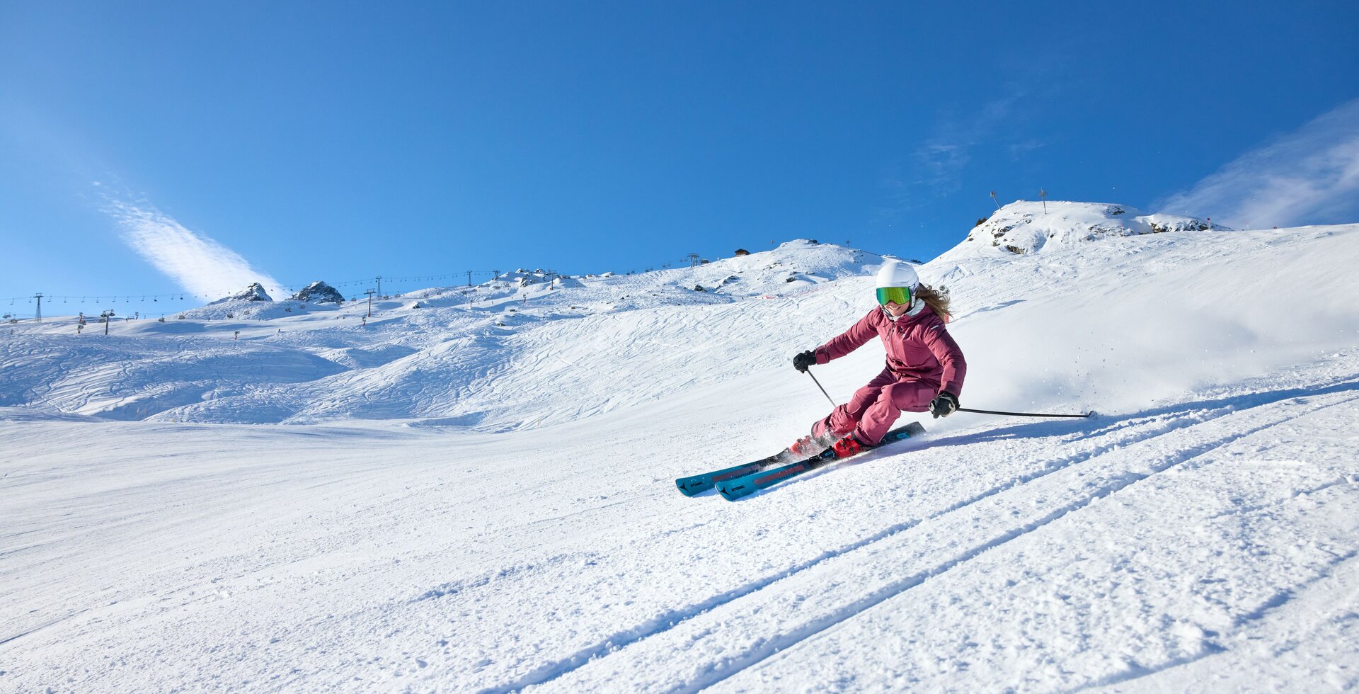 Eine sportliche Skifahrerin auf der Piste.  | © Silvretta Montafon - Stefan Kothner